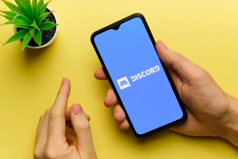 如何在移动设备上制作 Discord 机器人