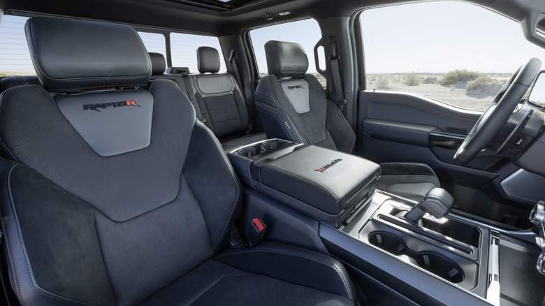 Toyota Raptor R 2023 福特 F-150 Raptor R 首次驾驶:撕裂与撕裂 - Wwtyrd.com