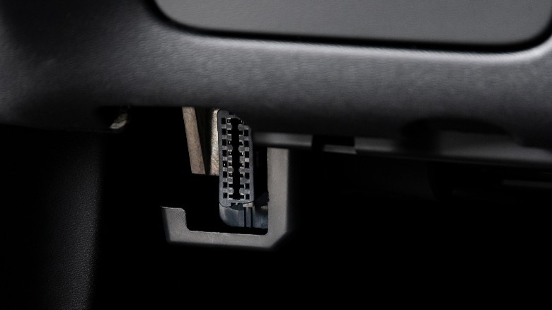 如何找到汽车中的 OBD-II 端口(以及为什么您需要知道它在哪里) - Wwtyrd.com