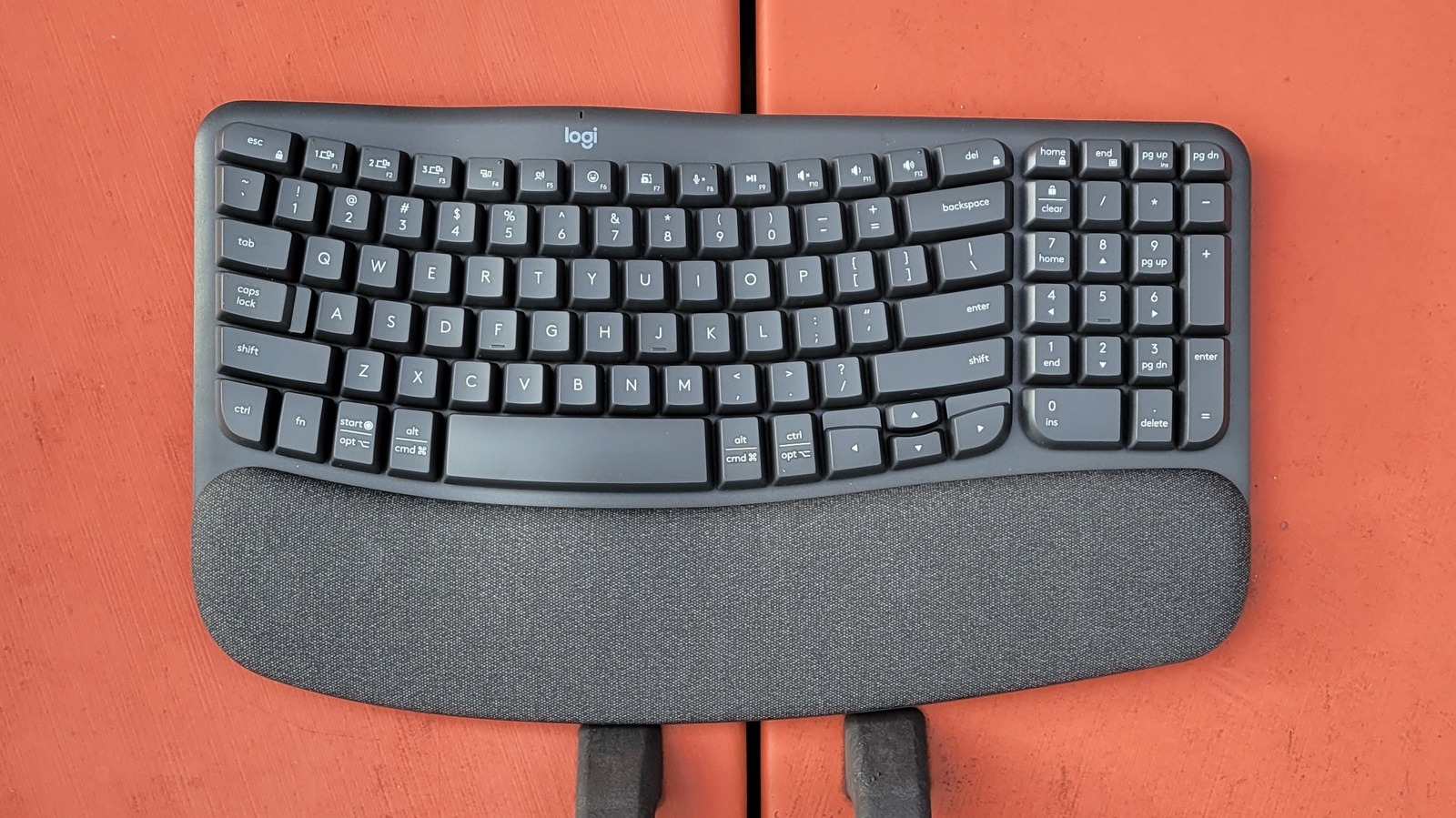 罗技 Wave Keys 评测:人体工程学的独特方法 - Wwtyrd.com