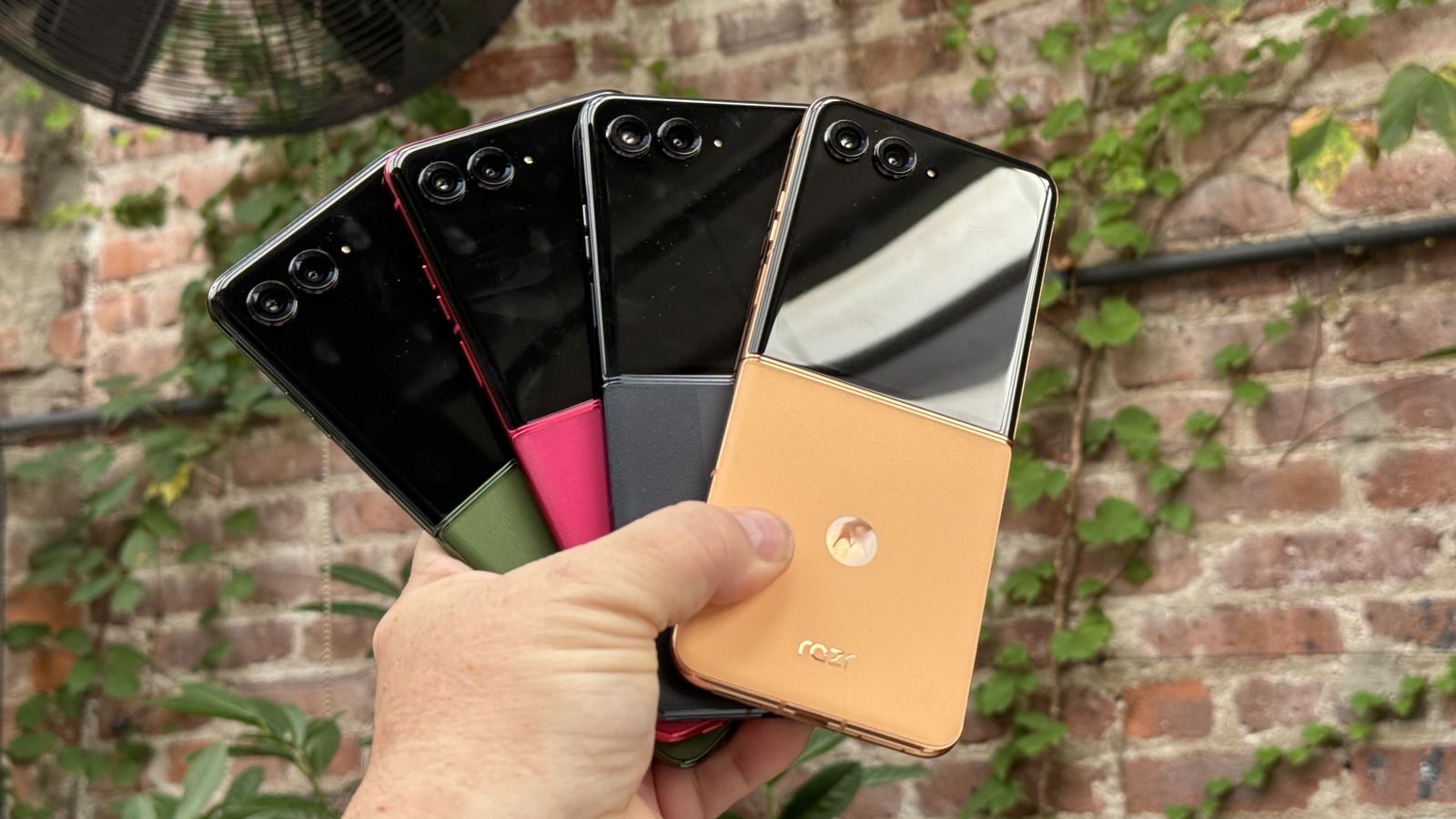 Moto Razr Plus（2024 款）上手体验：翻倍屏幕