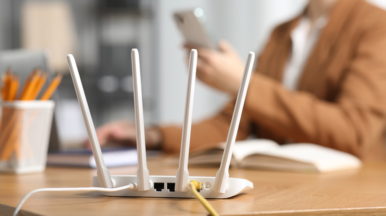以下是您的 Wi-Fi 路由器天線應如何放置以獲得最佳性能 - Wwtyrd.com